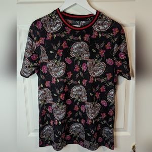 Fresh prints of BelAir black Tshirt with skulls size medium Halloween Goth